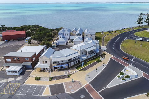Robe Marina Accommodation - Redcliffe Tourism 3