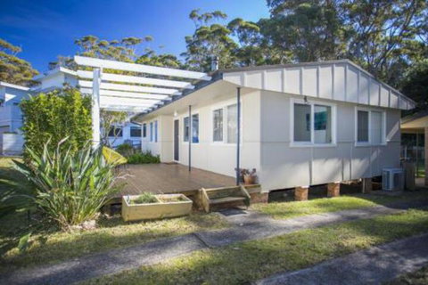 MOLLYMOOK BEACH COTTAGE - Redcliffe Tourism 3