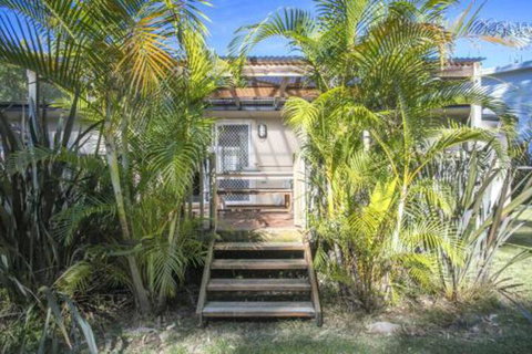 MOLLYMOOK BEACH COTTAGE - Redcliffe Tourism 5