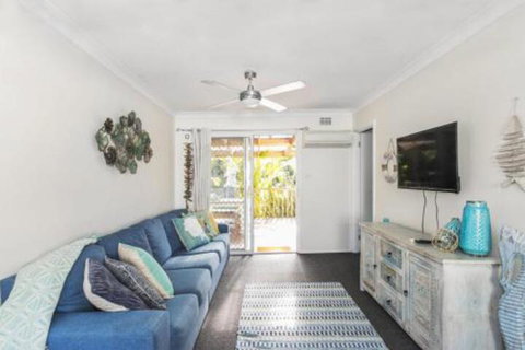 MOLLYMOOK BEACH COTTAGE - Redcliffe Tourism 4