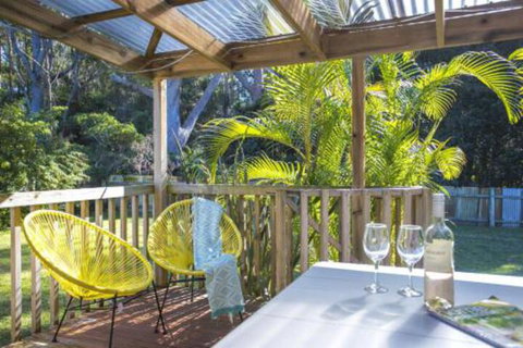 MOLLYMOOK BEACH COTTAGE - Redcliffe Tourism 0