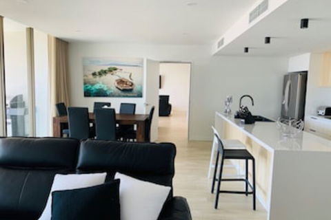 Cosmopolitan Exclusive Rental Apartments - Redcliffe Tourism 0