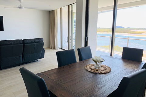 Cosmopolitan Exclusive Rental Apartments - Redcliffe Tourism 5