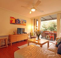 Colour Pop - Rejuvenate Stays - Redcliffe Tourism