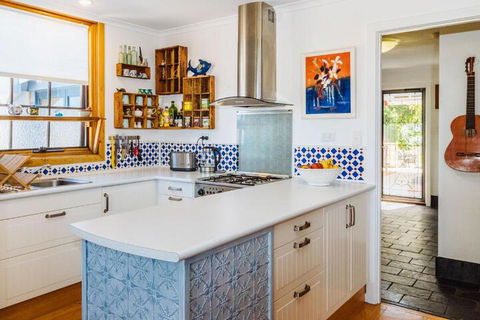 The Blue Beach House - Redcliffe Tourism 6