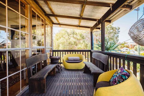 The Blue Beach House - Redcliffe Tourism 5