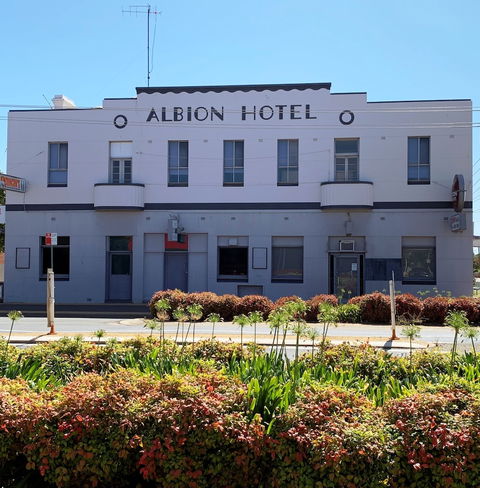 Albion Hotel Motel - Redcliffe Tourism 1