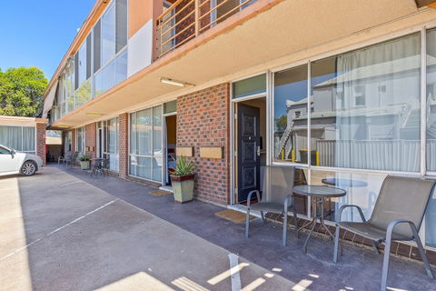 Albion Hotel Motel - Redcliffe Tourism 0