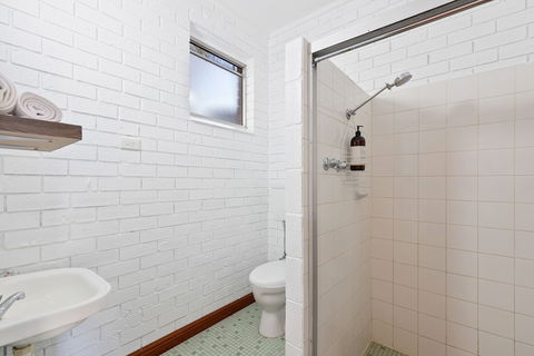 Albion Hotel Motel - Redcliffe Tourism 3