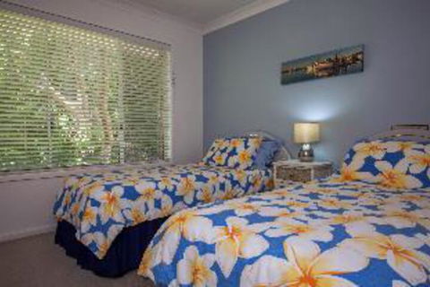 3 Bedroom House At Sandy Point Road 151 - Redcliffe Tourism 4