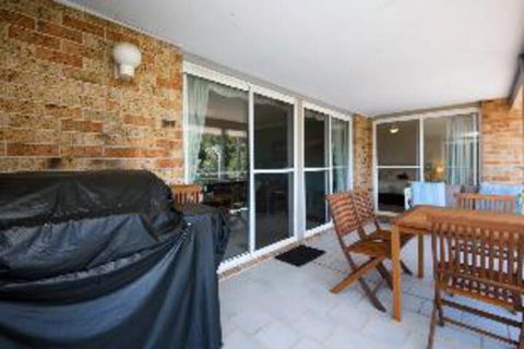 3 Bedroom House At Sandy Point Road 151 - Redcliffe Tourism 1