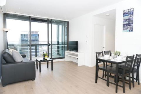 Auzzie Apartments Docklands Melbourne - Redcliffe Tourism 2
