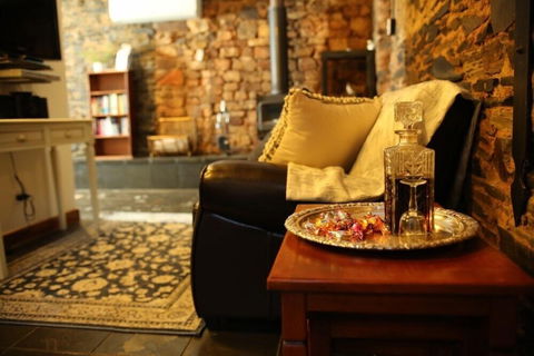 William Hunt's Retreat - Redwood Studio - Redcliffe Tourism 1