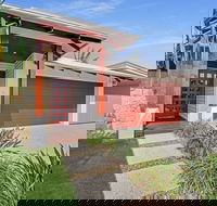 Adelong - Redcliffe Tourism