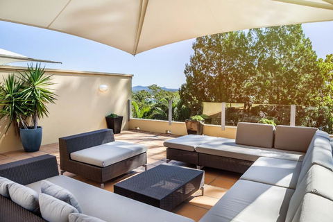Contemporary & Luxurious Little Cove - Redcliffe Tourism 2