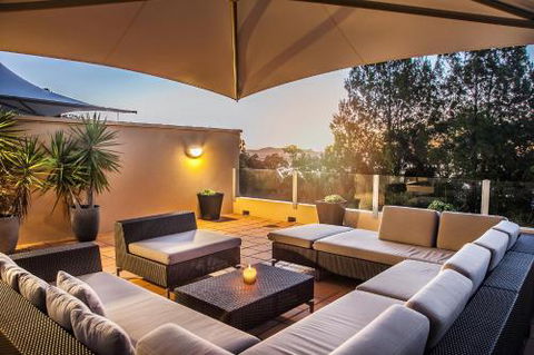 Contemporary & Luxurious Little Cove - Redcliffe Tourism 4