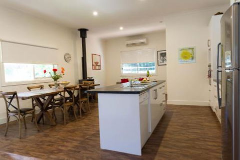 Mansfield Cottage - Redcliffe Tourism 6