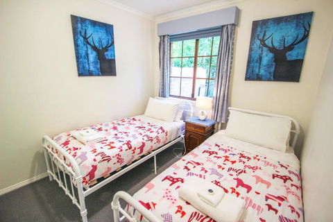 Amber Cottage - Redcliffe Tourism 6