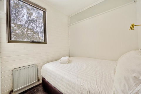 Snow Ski Apartments 18 - Redcliffe Tourism 5