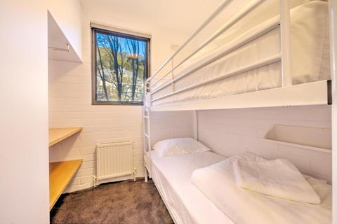 Snow Ski Apartments 25 - Redcliffe Tourism 5