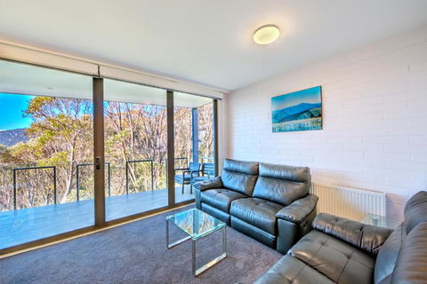 Snow Ski Apartments 25 - Redcliffe Tourism 1
