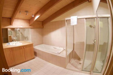 Snow Ski Apartments 38 - Redcliffe Tourism 0