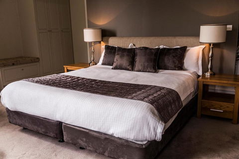 Simmers Serviced Apartments - Redcliffe Tourism 5