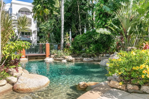 Belle Escapes - Poolside Apartment Alamanda Beachfront Resort 