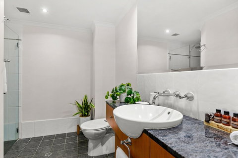 Belle Escapes - Poolside Apartment Alamanda Beachfront Resort 