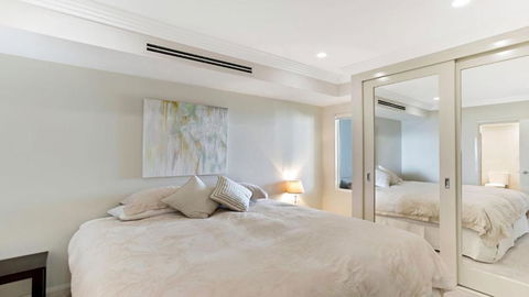 Aura Apartment With Spectacular Views! - Redcliffe Tourism 5