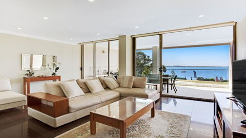 Aura Apartment With Spectacular Views! - Redcliffe Tourism 6
