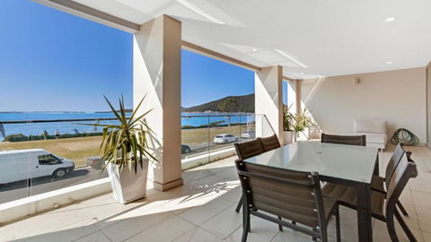 Aura Apartment With Spectacular Views! - Redcliffe Tourism 1