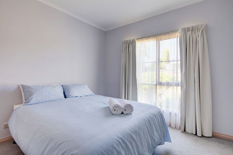 Avalon Cottage - Redcliffe Tourism 5