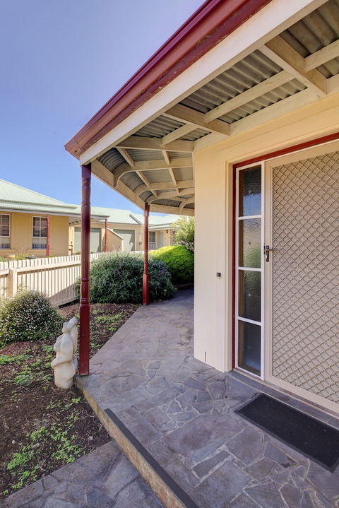 Avalon Cottage - Redcliffe Tourism 0