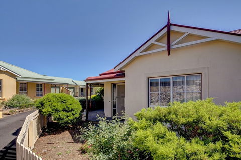 Avalon Cottage - Redcliffe Tourism 1