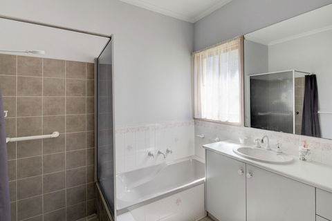 Avalon Cottage - Redcliffe Tourism 6