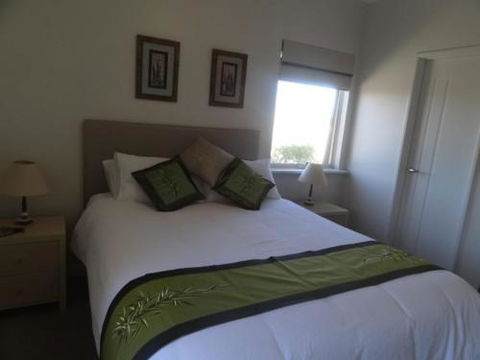 Acaciabnb - Redcliffe Tourism 1