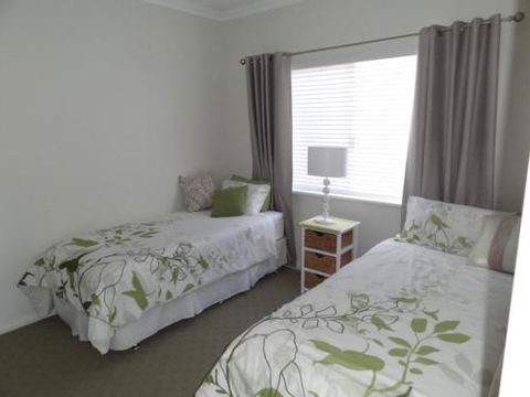 Acaciabnb - Redcliffe Tourism 4