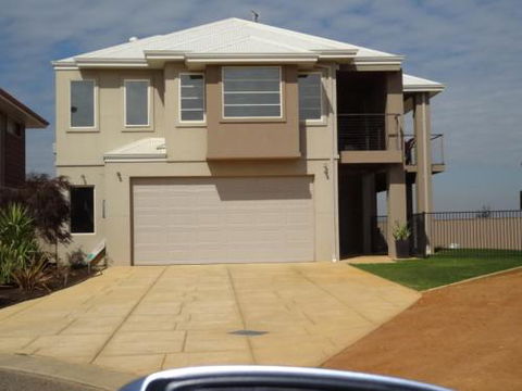 Acaciabnb - Redcliffe Tourism 0