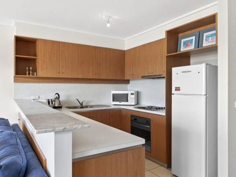 APARTMENT 29 PACIFIC APARTMENTS Grand Escape With Ocean Views - Redcliffe Tourism 6