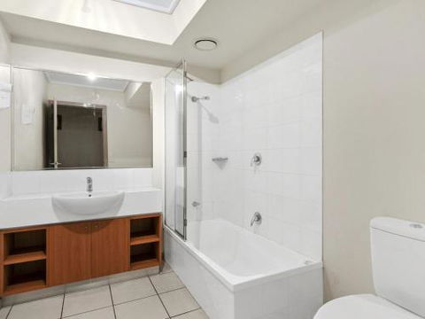 APARTMENT 29 PACIFIC APARTMENTS Grand Escape With Ocean Views - Redcliffe Tourism 3