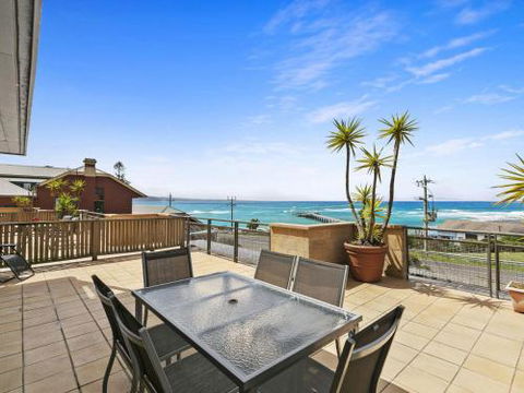 APARTMENT 12 PACIFIC APARTMENTS Across From The Pier - Redcliffe Tourism 0