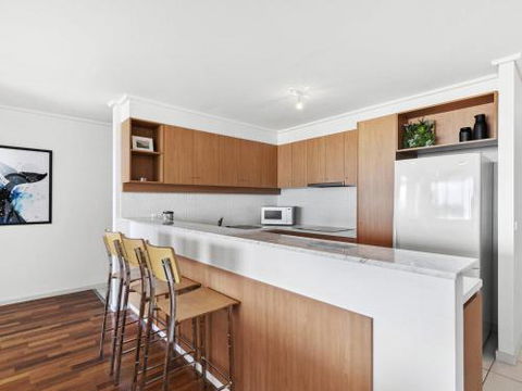 APARTMENT 12 PACIFIC APARTMENTS Across From The Pier - Redcliffe Tourism 5