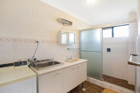 Apollo Unit 14 - Redcliffe Tourism 4