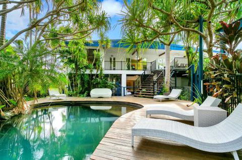 SANTORINIatPALM COVE - Redcliffe Tourism 0