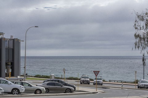 Cottesloe Cove Beach Apartment - Redcliffe Tourism 5