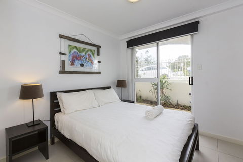 Cottesloe Cove Beach Apartment - Redcliffe Tourism 1