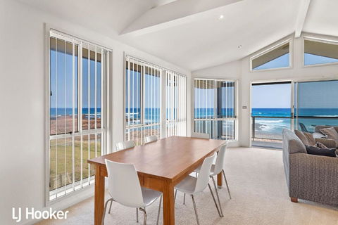 Absolute Waterfront At Anna Bay - Redcliffe Tourism 6