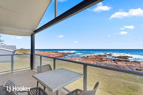 Absolute Waterfront At Anna Bay - Redcliffe Tourism 5