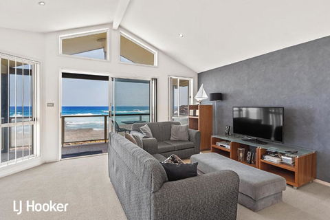 Absolute Waterfront At Anna Bay - Redcliffe Tourism 3